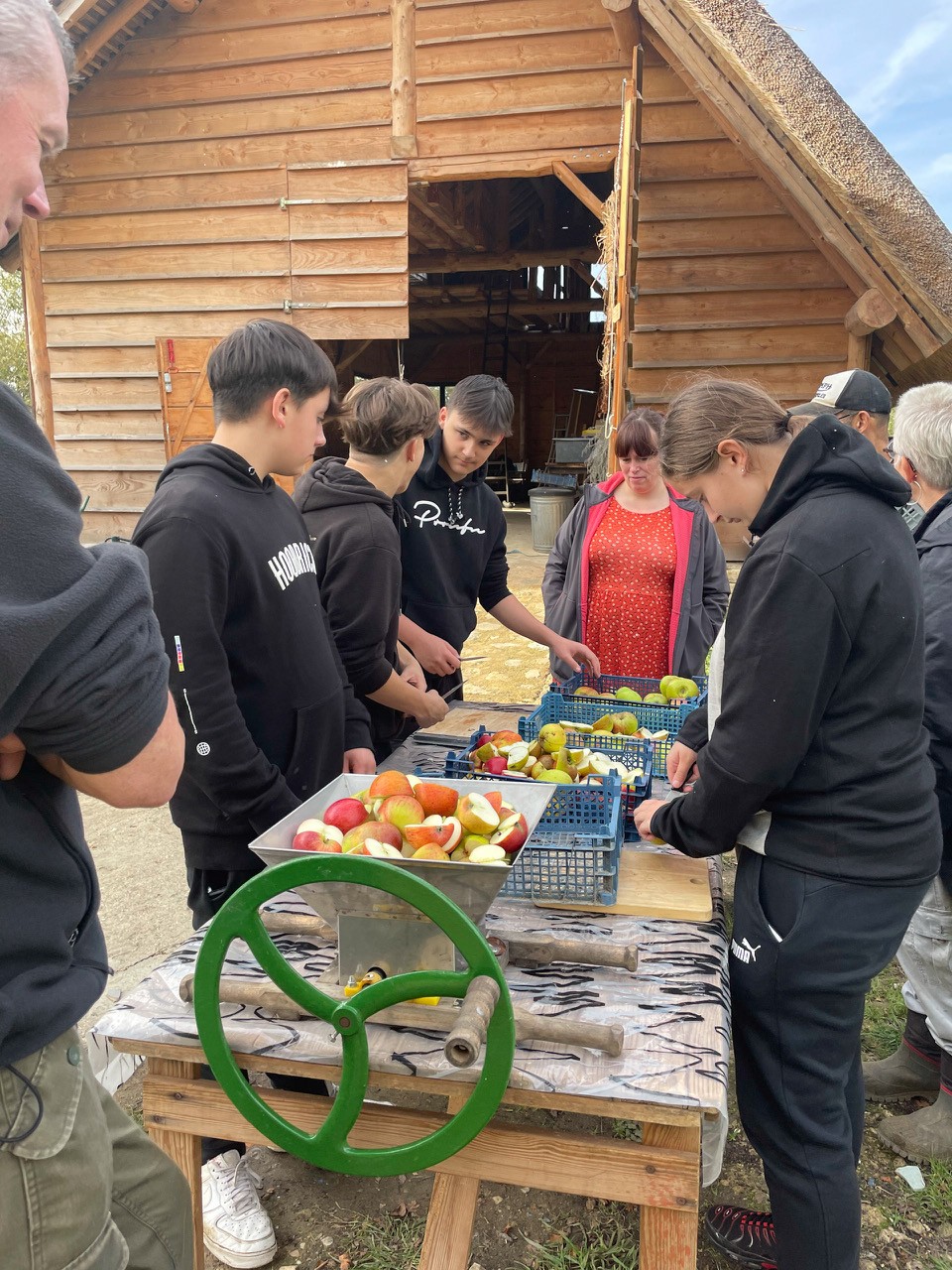 Bartholomew students prepping apples for juicing